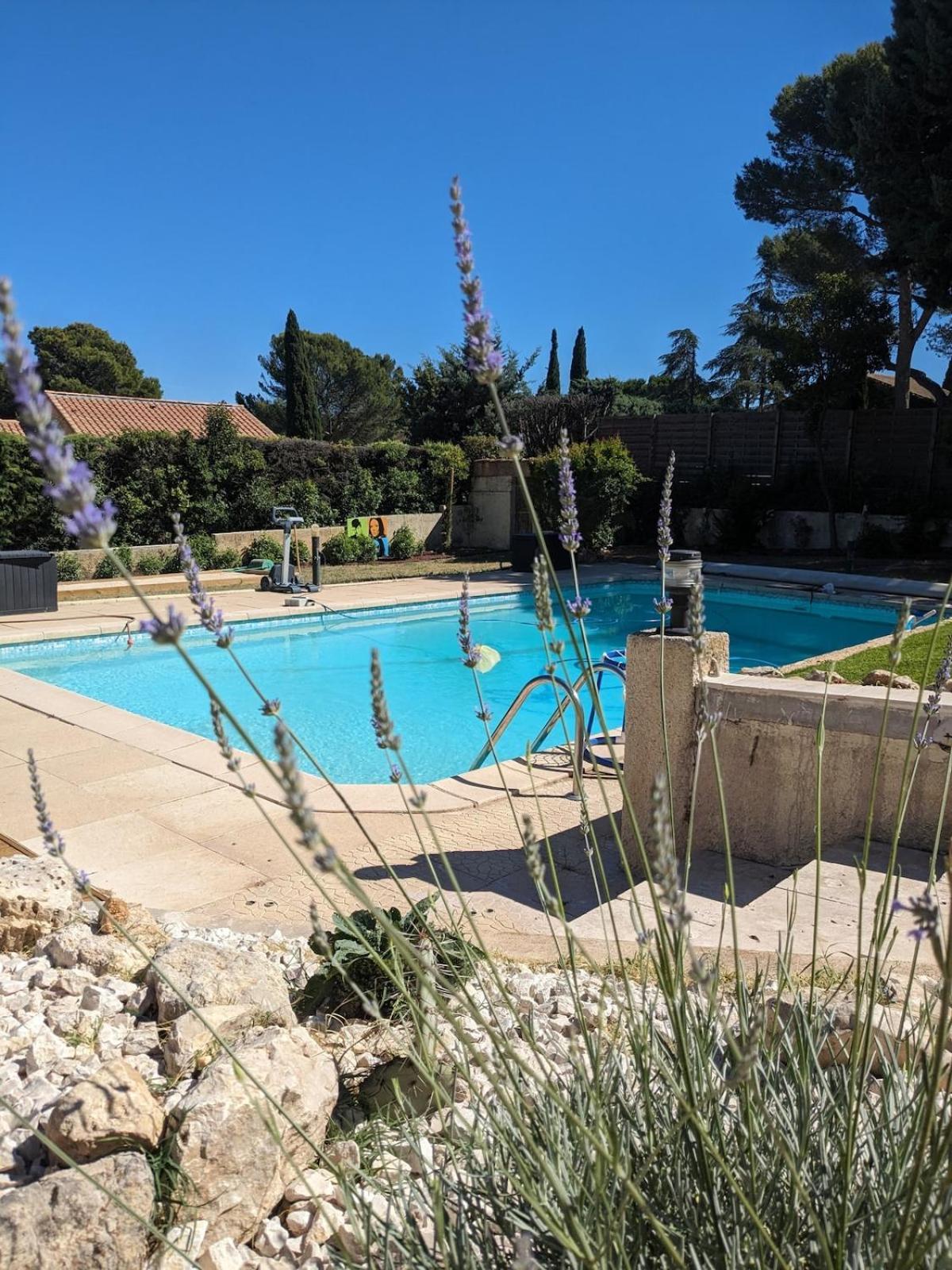 Cosy Neuf Calme -parking Terrasse Privee Piscine 5mn Gare Tgv Aix Et Za Aix La Duranne 15 Mn Aeroport Marseille *